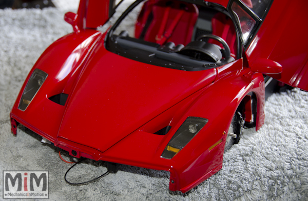 ALTAYA - FERRARI Enzo - 1/10 - Chassis Nu avec Support, Triangulation et Pièces EUR 50,00 - FR