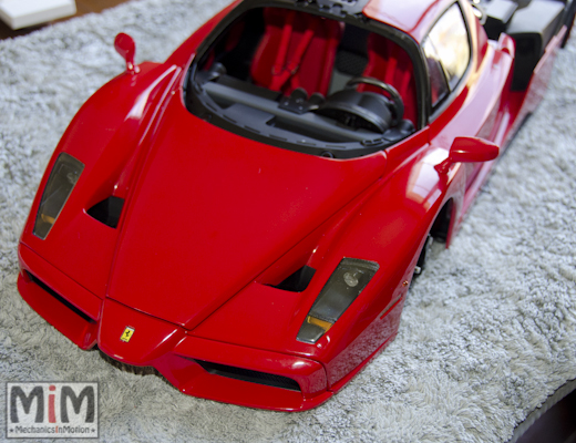 Montage Ferrari Enzo 1:10 Altaya - étape 9e