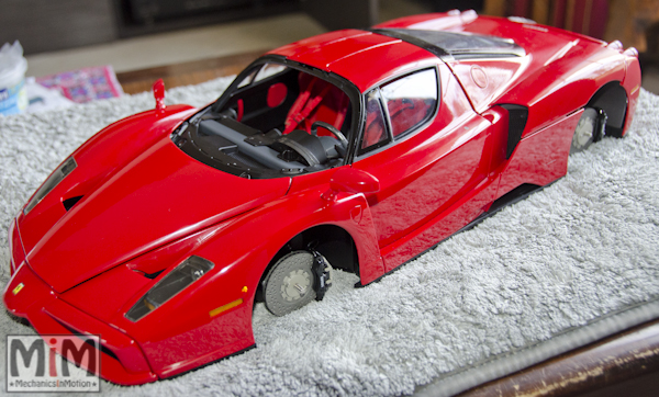 Montage Ferrari Enzo 1:10 Altaya - étape 9k