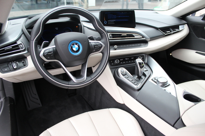 BMW-i8-intérieur