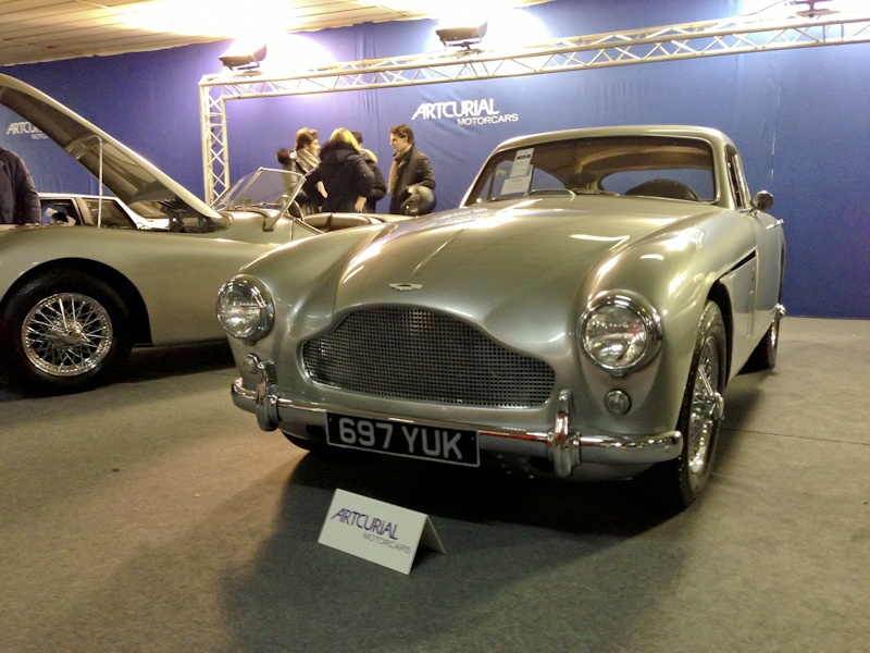 Artcurial Motorcars: automobiles aux enchères sur les champs!