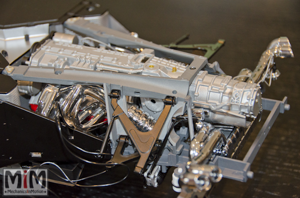 Altaya - Ferrari Enzo - 1/10 - Chassis Nu avec Support, Triangulation et Pièces