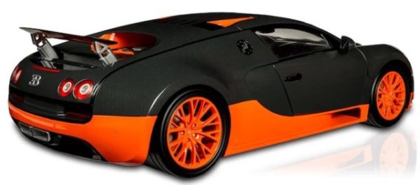 Bugatti Veyron 16.4 Super Sport 1/8è par Altaya.